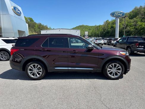 Used 2022 Ford Explorer XLT w/ Equipment Group 202A AWD/4WD image 7