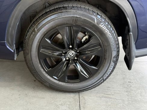 Used 2023 Toyota Highlander XLE image 18