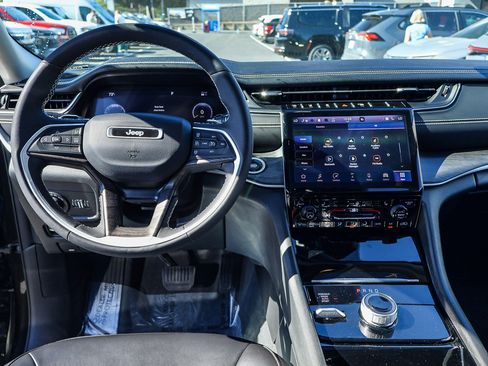 Used 2023 Jeep Grand Cherokee L Limited w/ Trailer Tow Group (B) image 3