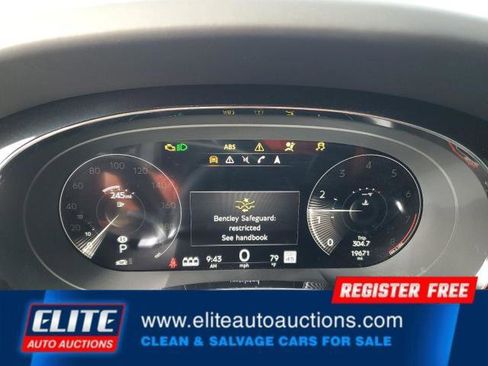 Used 2023 Bentley Bentayga image 18
