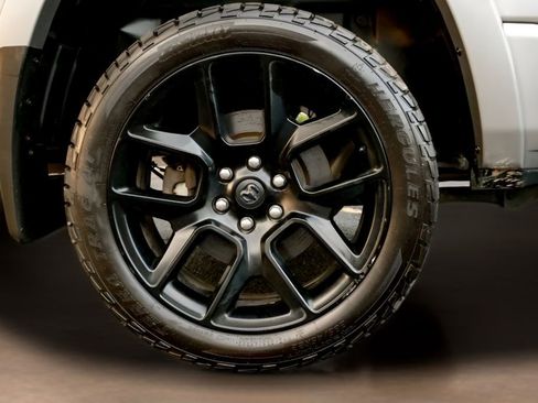 Used 2020 RAM 1500 Laramie AWD/4WD image 37