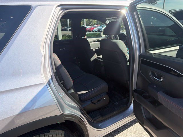 Used 2025 Honda Pilot Sport image 7