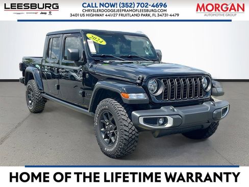 Used 2024 Jeep Gladiator Sport AWD/4WD image 1