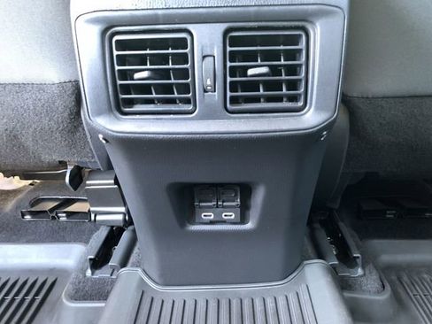 Used 2025 Toyota RAV4 XLE FWD image 31