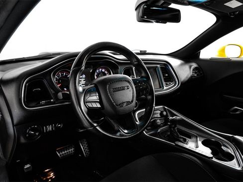 Used 2017 Dodge Challenger R/T image 2