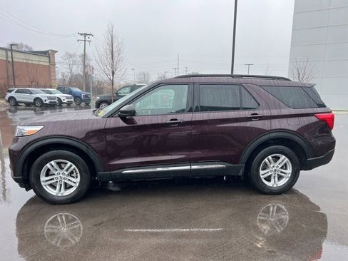 Certified 2022 Ford Explorer XLT w/ Equipment Group 202A image 8