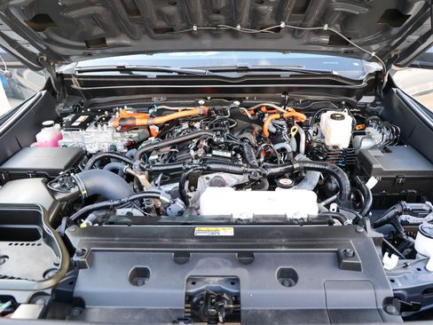 Certified 2025 Toyota Tacoma TRD Off-Road w/ TRD Off Road Upgrade Package AWD/4WD image 18
