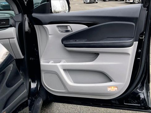 Used 2017 Honda Pilot Touring image 23