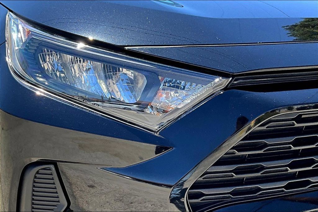 Used 2022 Toyota RAV4 LE AWD/4WD image 30