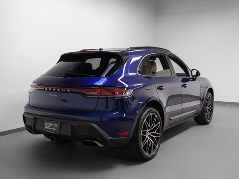 Certified 2024 Porsche Macan AWD/4WD image 10