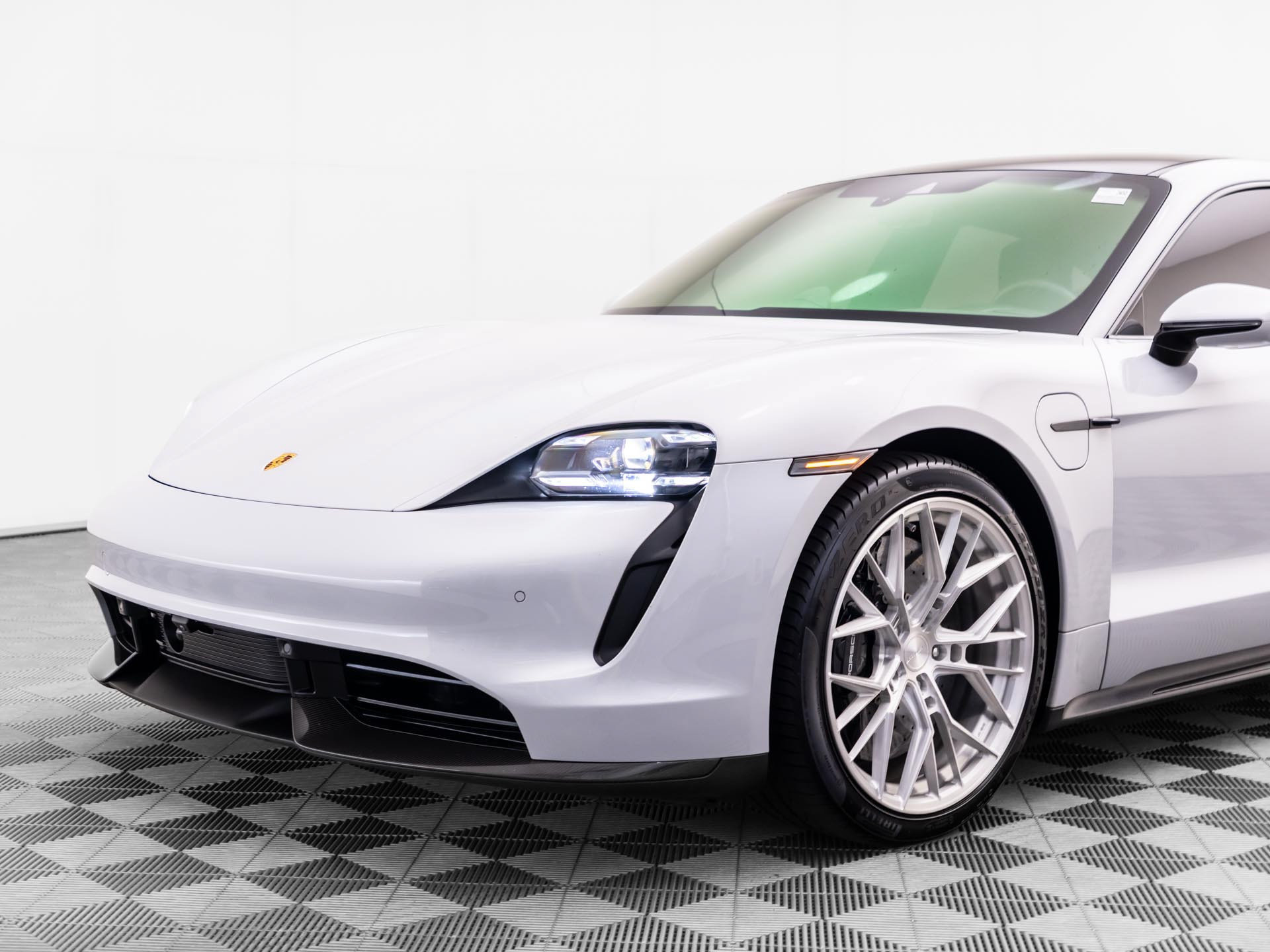 Used 2021 Porsche Taycan AWD/4WD image 34