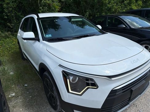Used 2025 Kia Niro LX FWD image 9