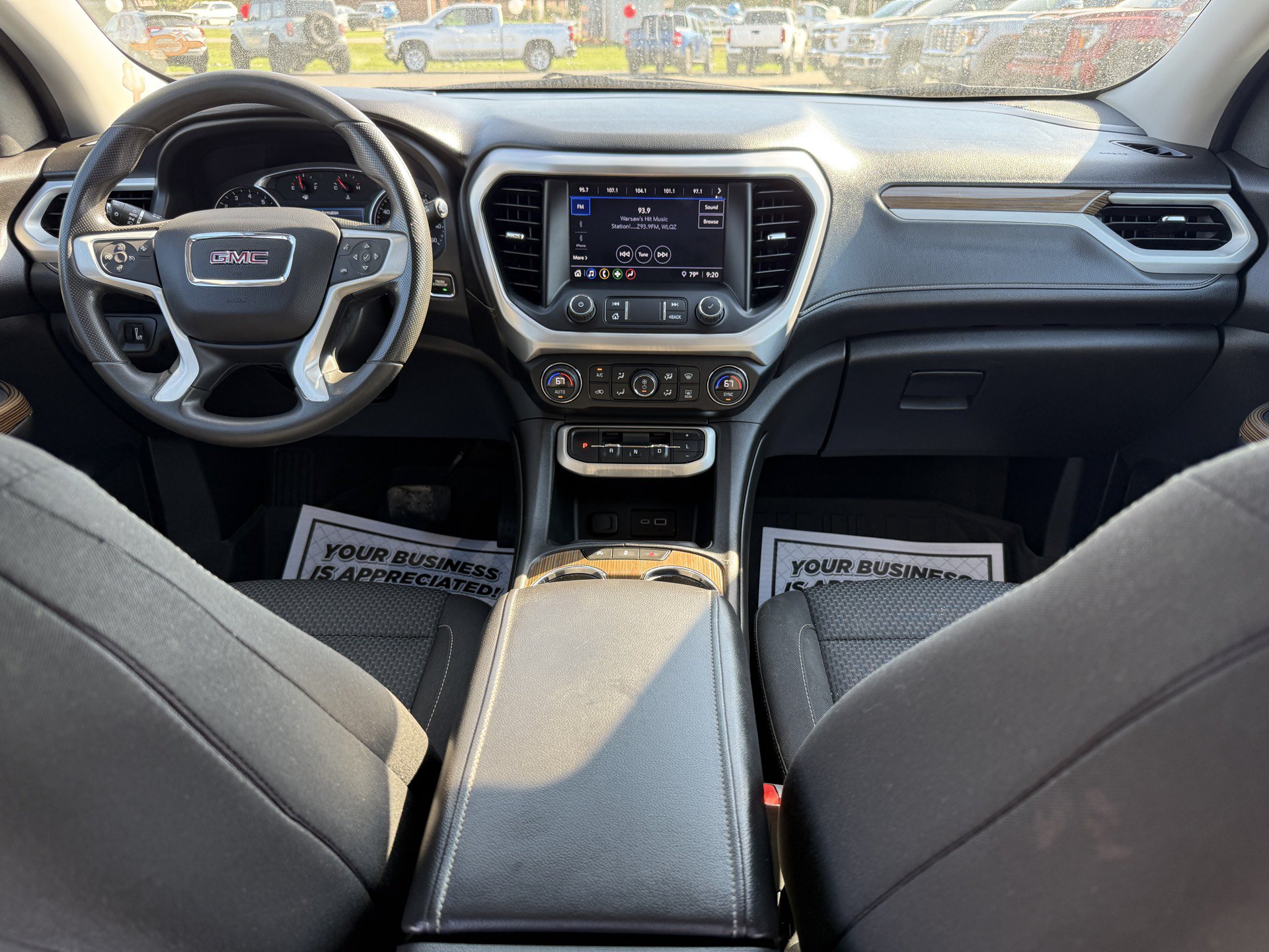Used 2023 GMC Acadia SLE w/ Driver Convenience Package FWD image 10