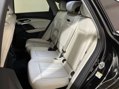 Used 2025 Audi Q5 Premium w/ Convenience Package image 19