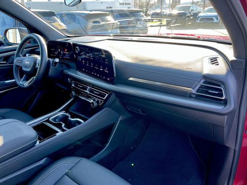 Used 2024 Chevrolet Traverse LT image 23