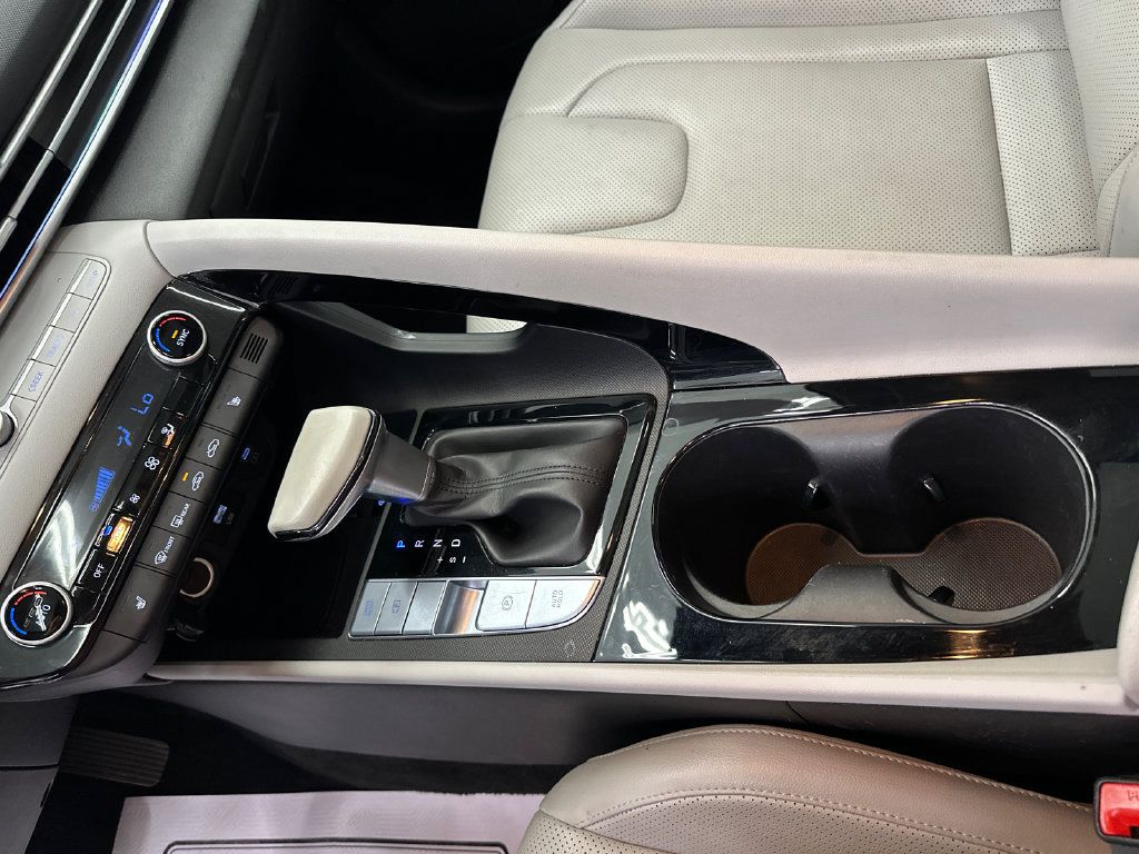 Used 2025 Hyundai Elantra Limited FWD image 30