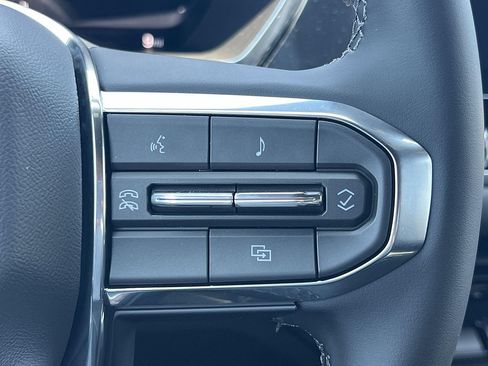 New 2026 GMC Canyon Elevation w/ LPO, Black Badging Package RWD image 14