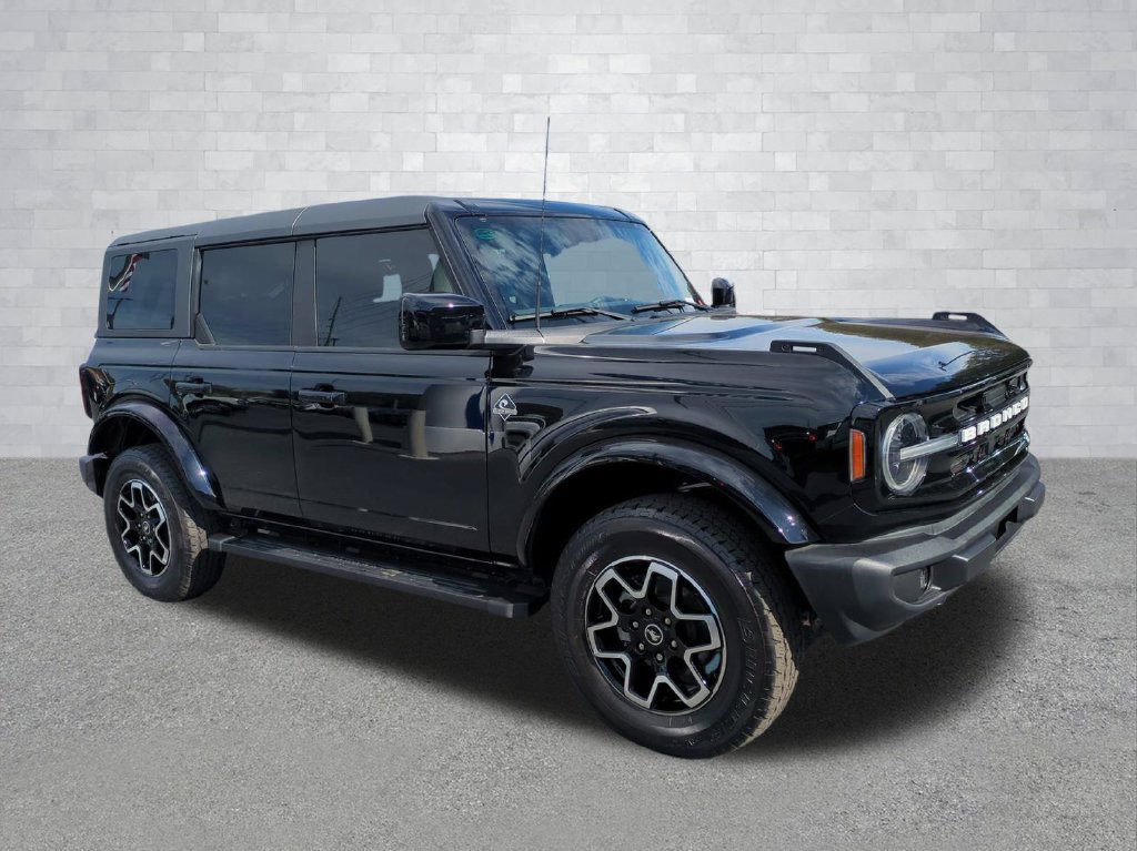 Used 2024 Ford Bronco Outer Banks AWD/4WD image 2