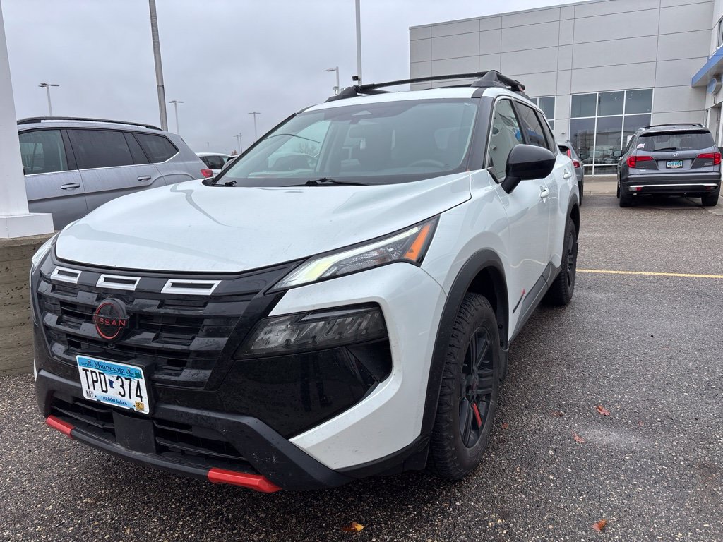 Used 2025 Nissan Rogue SV AWD/4WD image 3