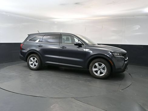 Used 2022 Kia Sorento LX FWD image 7
