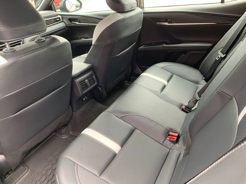 Used 2025 Toyota Camry SE image 14