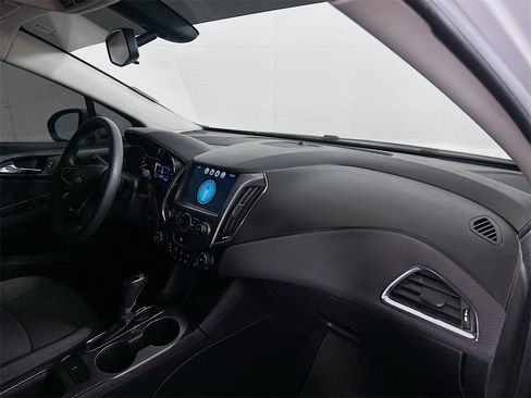 Used 2017 Chevrolet Cruze LT w/ Sun And Sound Package image 29