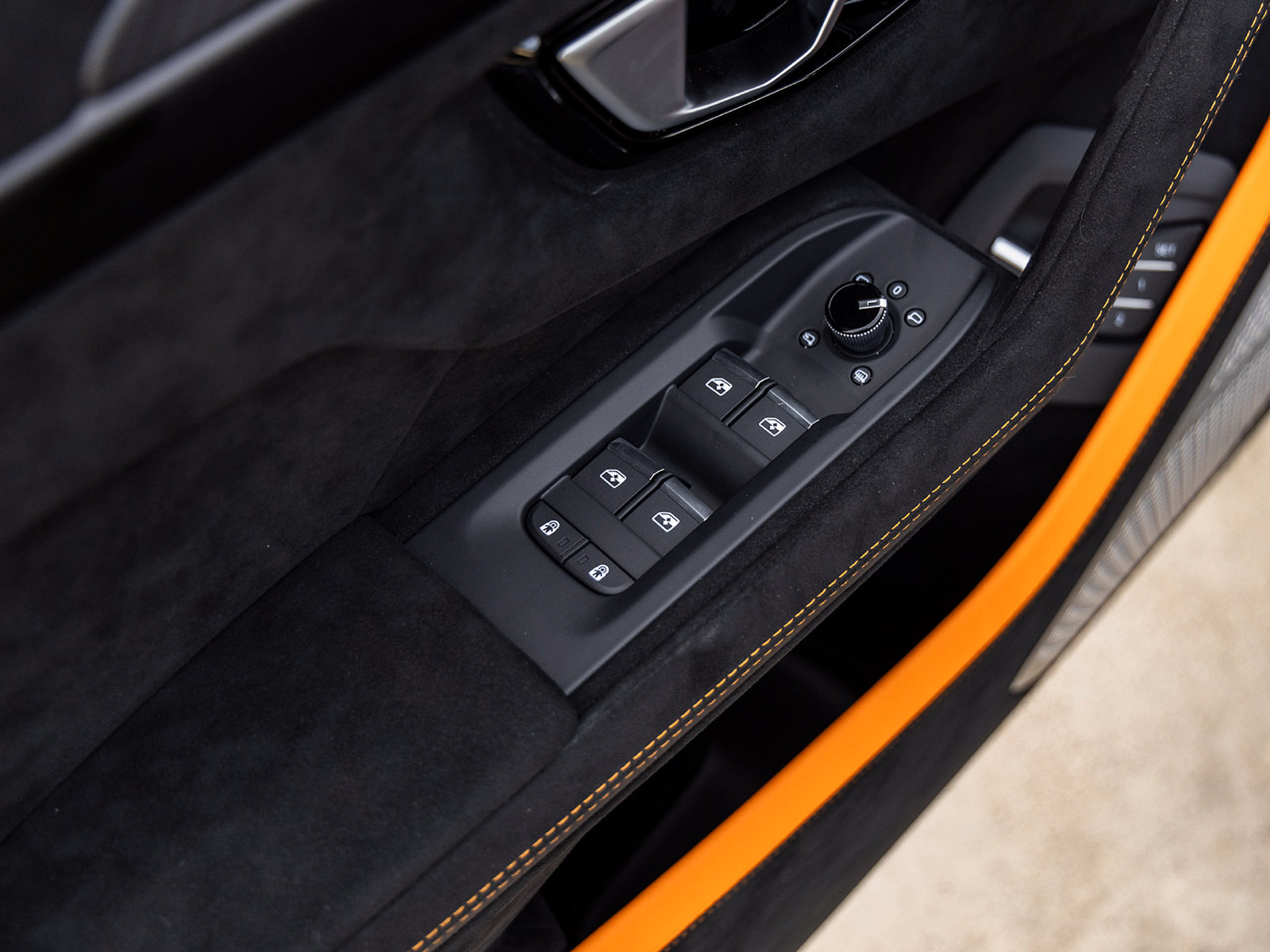 Used 2023 Lamborghini Urus Performante AWD/4WD image 25