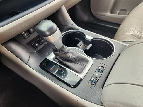 Used 2018 Toyota Highlander Limited image 18