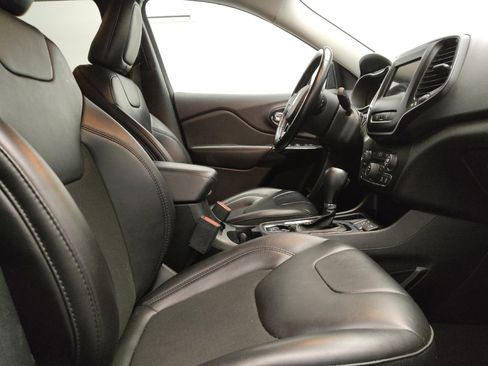Used 2021 Jeep Cherokee Latitude Plus FWD image 21