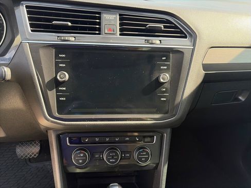 Used 2019 Volkswagen Tiguan SE FWD image 11