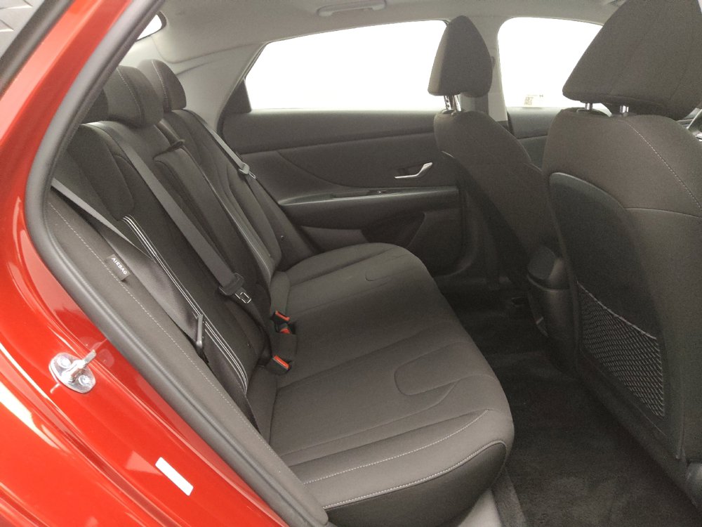 Used 2025 Hyundai Elantra SEL FWD image 19
