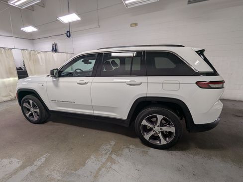 Used 2022 Jeep Grand Cherokee Limited 4xe w/ Luxury Tech Group II AWD/4WD image 10
