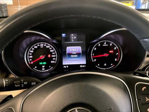 Used 2019 Mercedes-Benz GLC 300 image 24