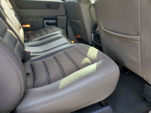 Used 2004 HUMMER H2 image 35