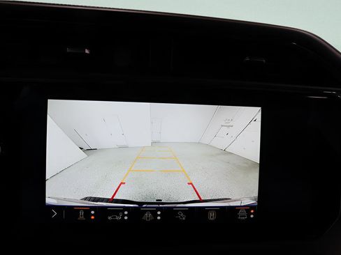 Used 2025 GMC Sierra 2500 AT4 w/ AT4 Premium Plus Package image 16