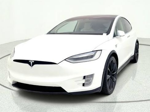 Used 2018 Tesla Model X 75D AWD/4WD image 3