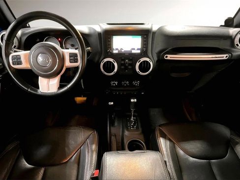 Used 2014 Jeep Wrangler Unlimited Sahara image 8