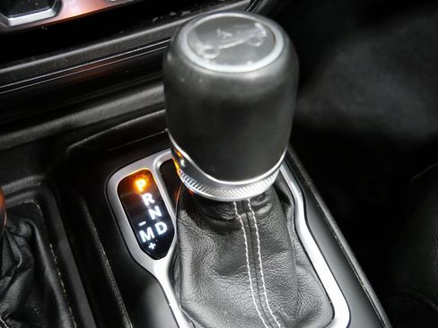 Used 2019 Jeep Wrangler Unlimited Sahara image 24