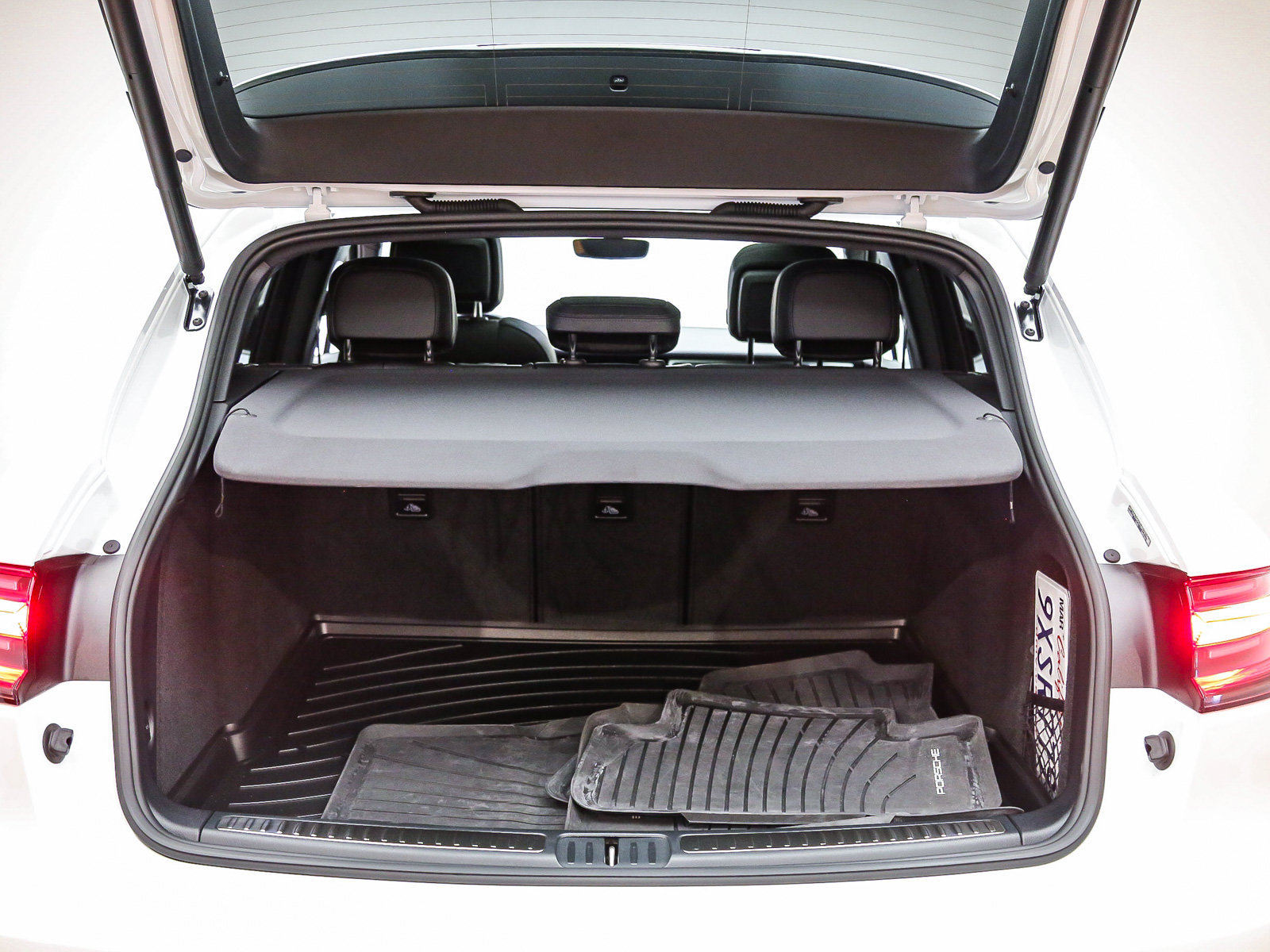Certified 2026 Porsche Macan AWD/4WD image 31