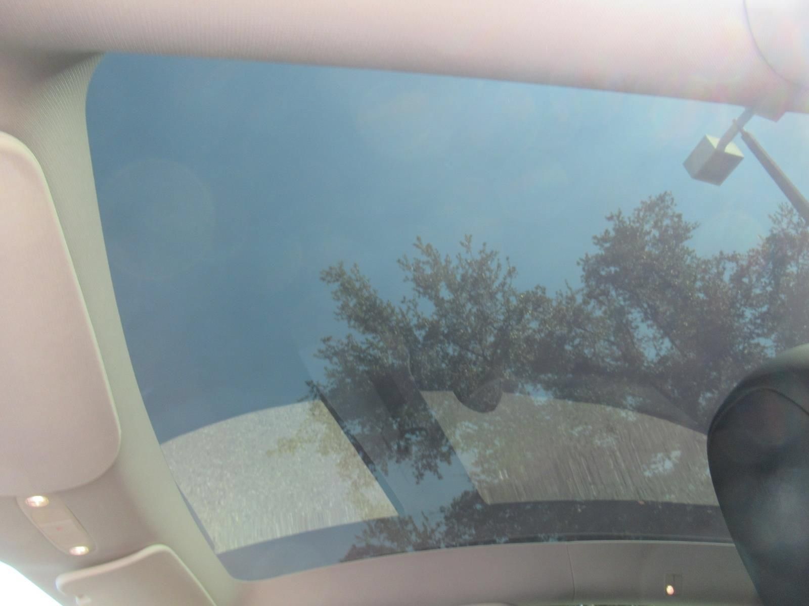 Used 2024 Tesla Model Y Long Range AWD/4WD image 19