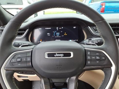 Used 2023 Jeep Grand Cherokee Limited AWD/4WD image 15