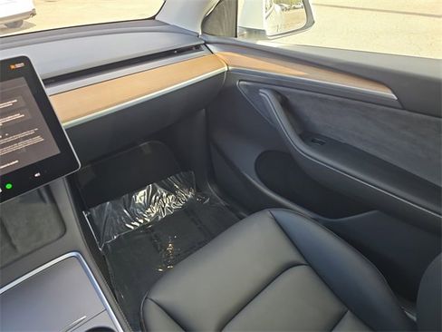 Used 2025 Tesla Model Y Long Range image 12