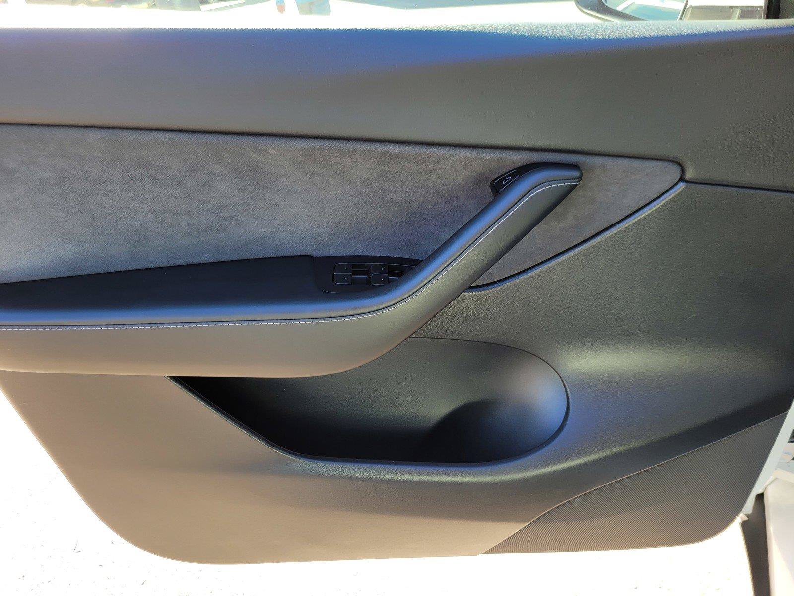 Used 2022 Tesla Model Y Long Range AWD/4WD image 22