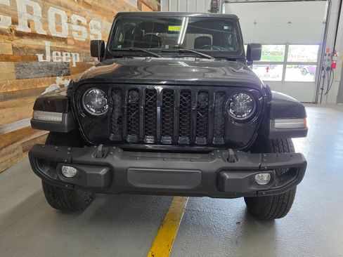 Used 2023 Jeep Gladiator Sport AWD/4WD image 3