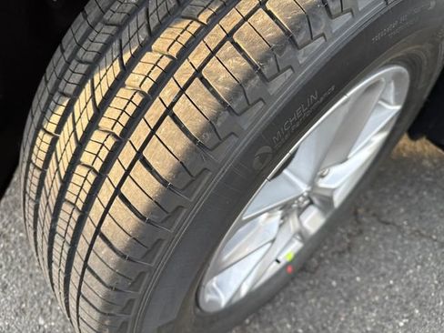 New 2025 Jeep Grand Cherokee L Laredo w/ Luxury Tech Group I image 5