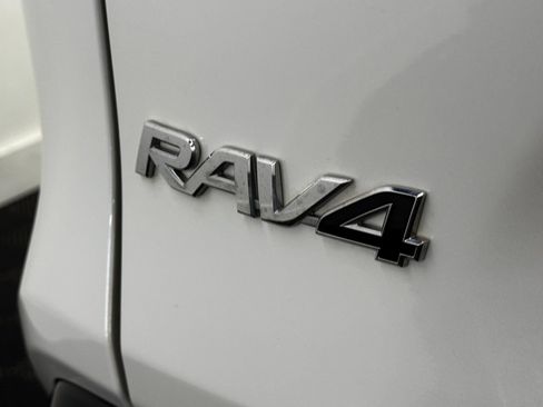 Used 2022 Toyota RAV4 SE w/ Convenience Package AWD/4WD image 8