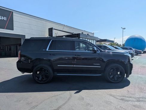 Used 2018 GMC Yukon SLT w/ Premium Edition image 2