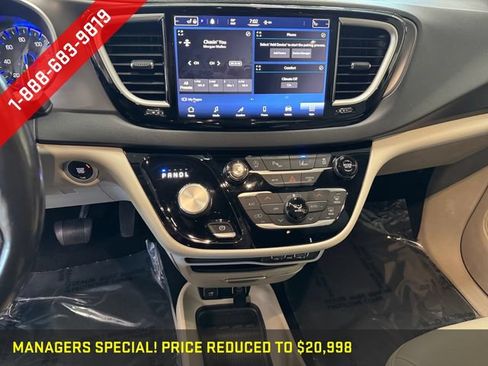 Used 2021 Chrysler Pacifica Touring-L FWD image 6