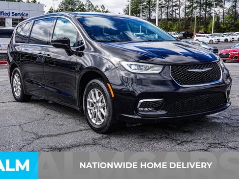 Used 2024 Chrysler Pacifica Touring-L image 5