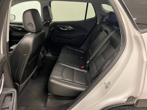 Used 2024 GMC Terrain SLT image 29